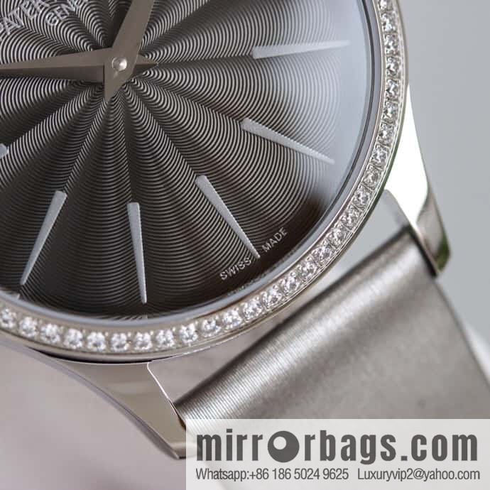 The TW factory has fully upgraded the new model, and the Patek Philippe PP classical series has shocked the 4997/200R-001 women's Cal.240 integrated movement watch.