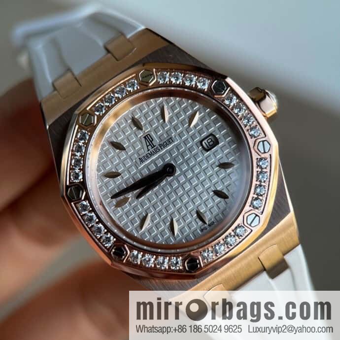 Tape RF Factory, Audemars Piguet Royal Oak Series Model 67601 Quartz Watch
