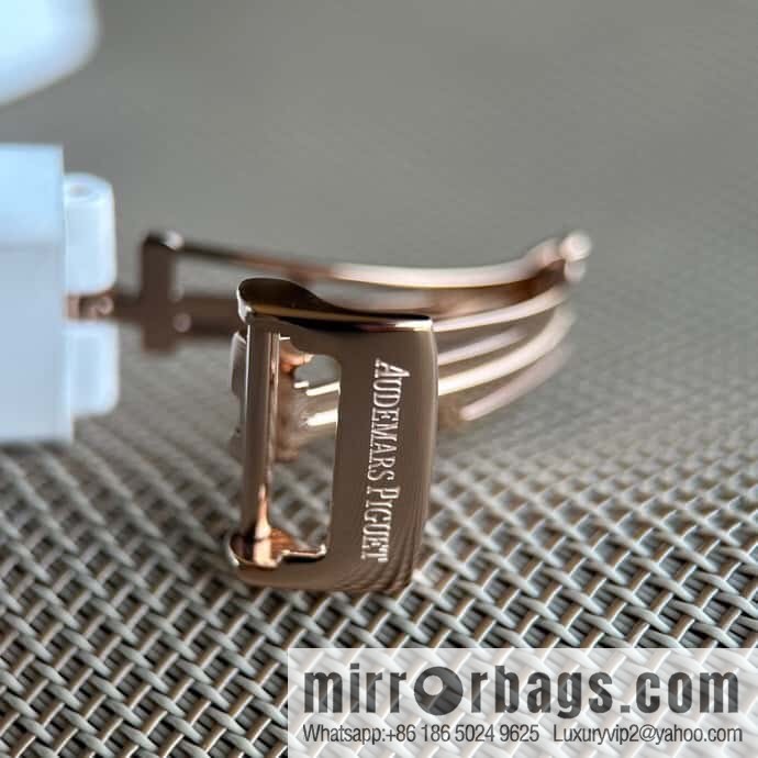 Tape RF Factory, Audemars Piguet Royal Oak Series Model 67601 Quartz Watch