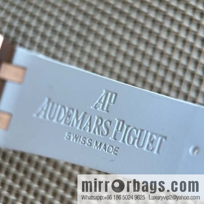 Tape RF Factory, Audemars Piguet Royal Oak Series Model 67601 Quartz Watch