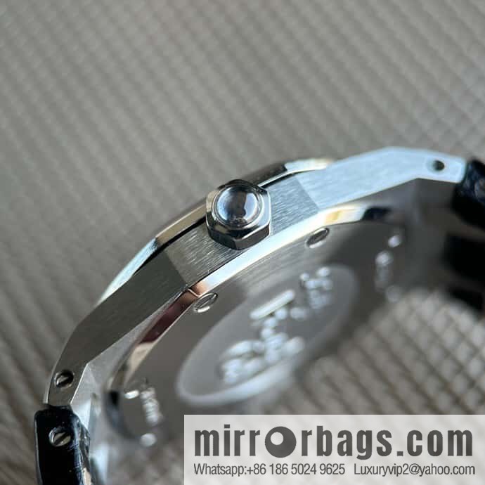 Alligator Leather RF Factory, Audemars Piguet Royal Oak Series Model 67601 Quartz Watch
