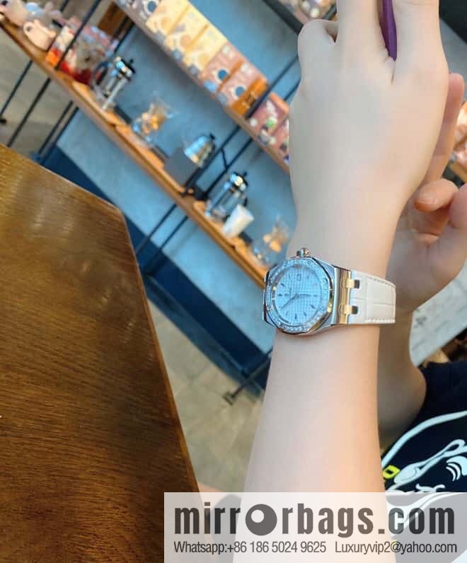 Alligator Leather RF Factory, Audemars Piguet Royal Oak Series Model 67601 Quartz Watch