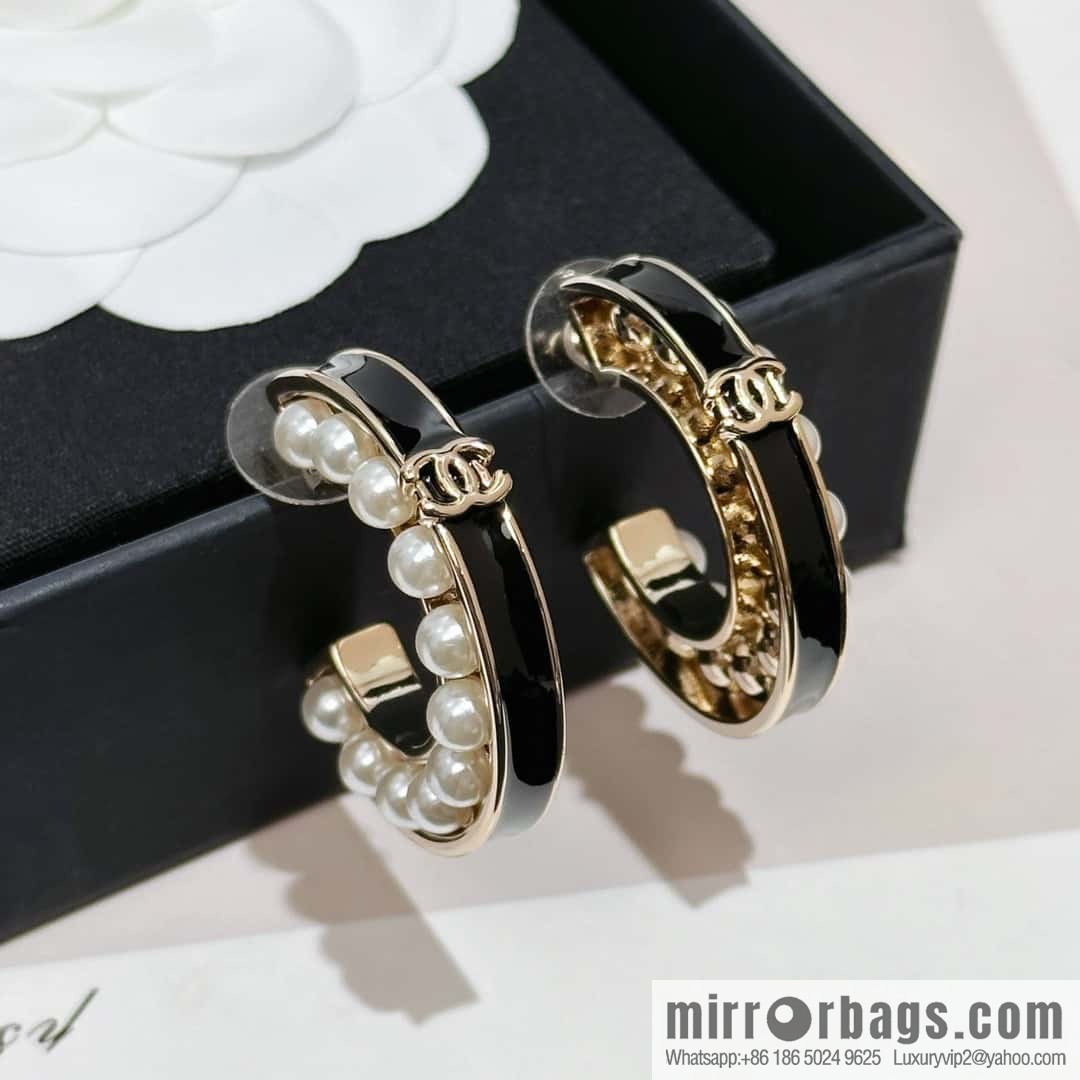 ❗️New ❗️ Chanel stud earrings ☀️ new ☑️ Chanel double c semi-round pearl stud earrings ☀️