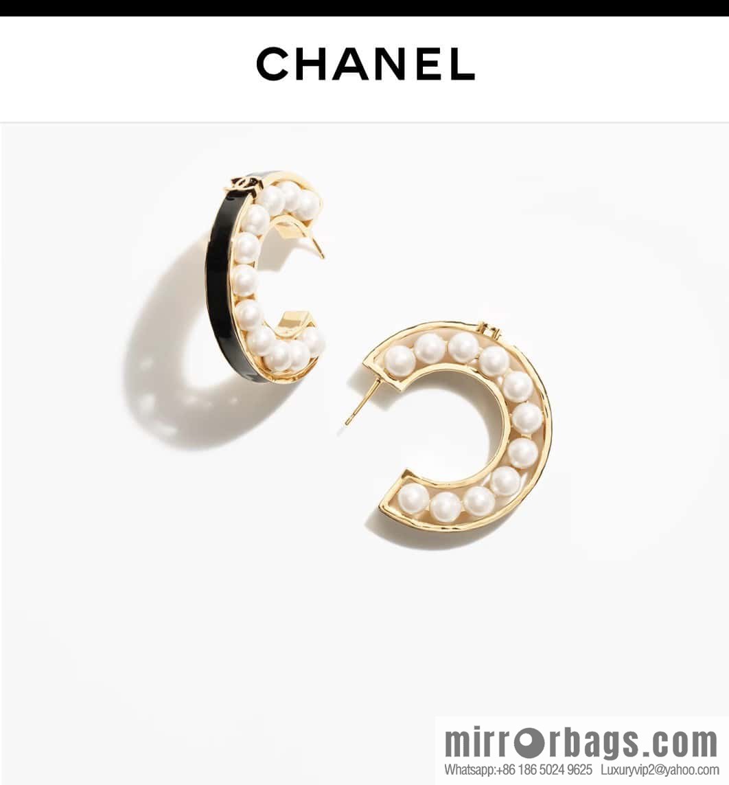 ❗️New ❗️ Chanel stud earrings ☀️ new ☑️ Chanel double c semi-round pearl stud earrings ☀️