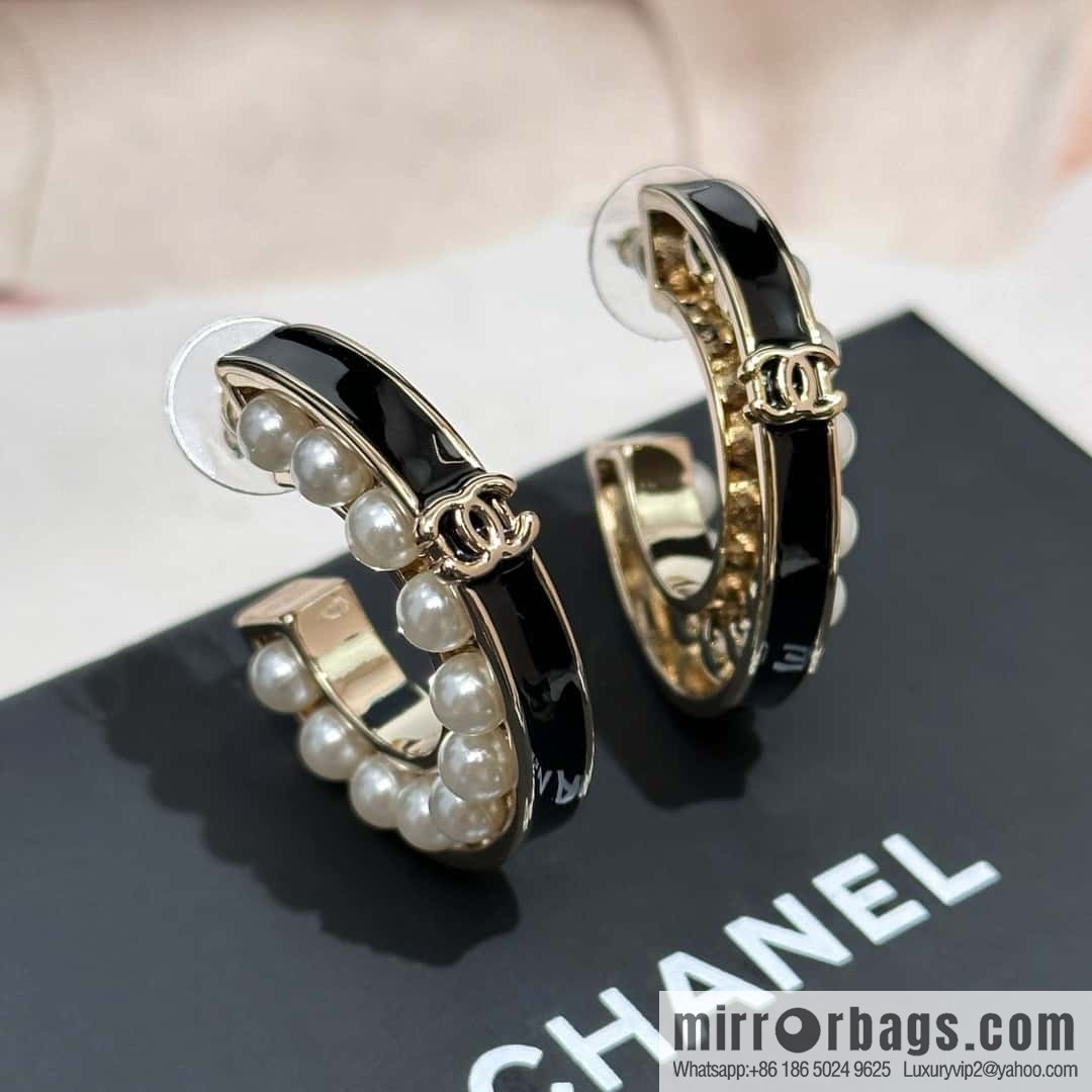 ❗️New ❗️ Chanel stud earrings ☀️ new ☑️ Chanel double c semi-round pearl stud earrings ☀️