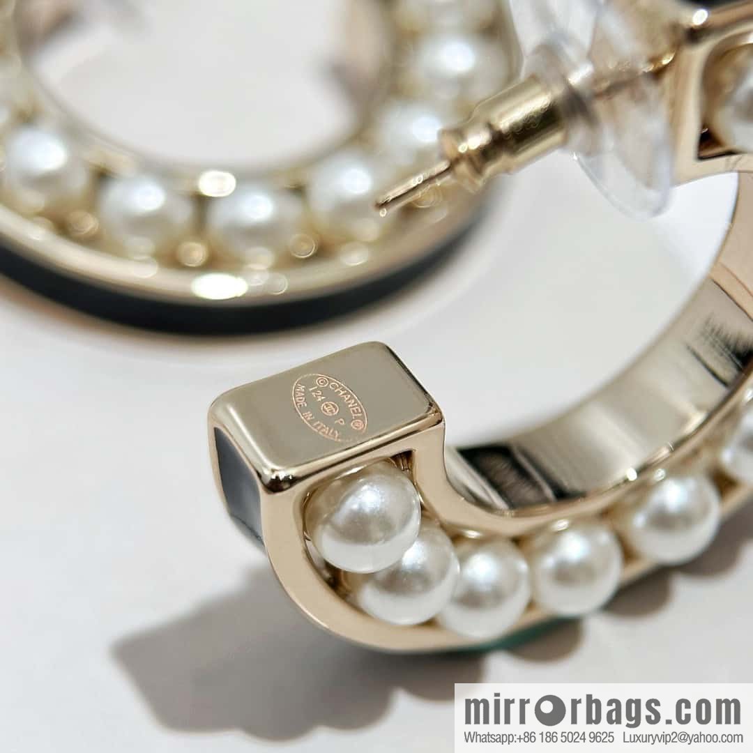 ❗️New ❗️ Chanel stud earrings ☀️ new ☑️ Chanel double c semi-round pearl stud earrings ☀️