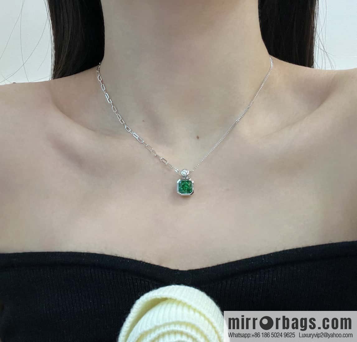 ❗️New ❗️ New ☑️ TIFFANY & Co. Tiffany Square Green Diamond Necklace