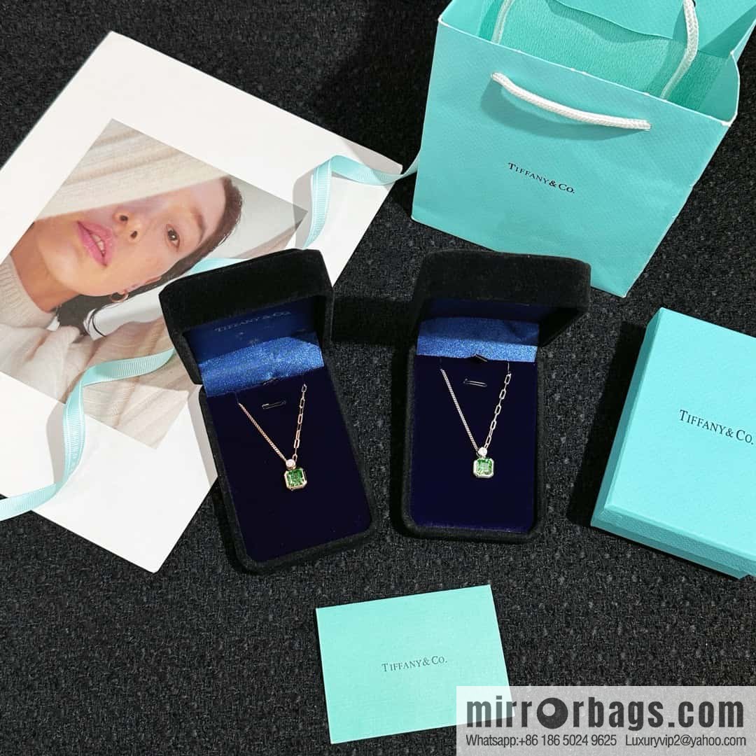 ❗️New ❗️ New ☑️ TIFFANY & Co. Tiffany Square Green Diamond Necklace