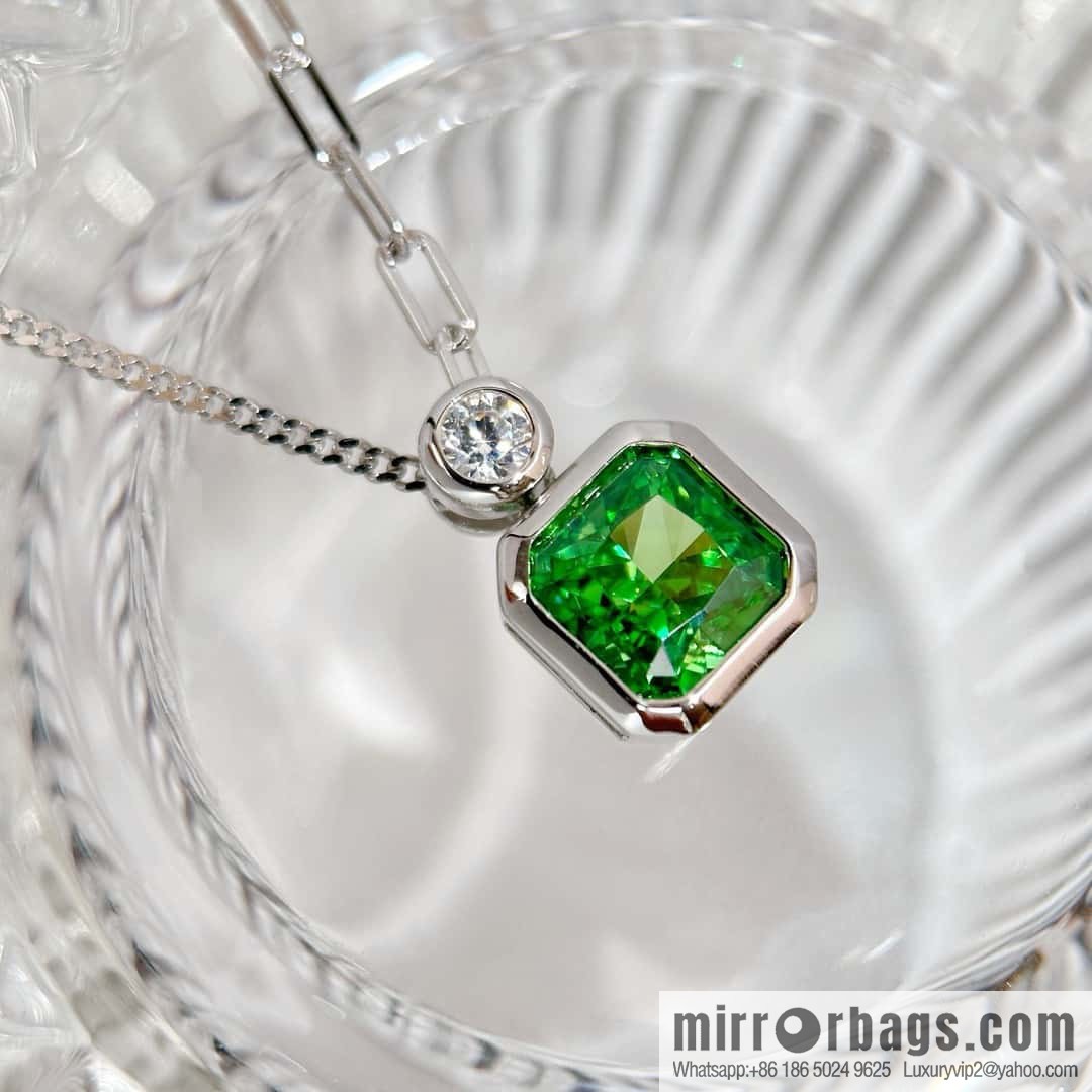 ❗️New ❗️ New ☑️ TIFFANY & Co. Tiffany Square Green Diamond Necklace