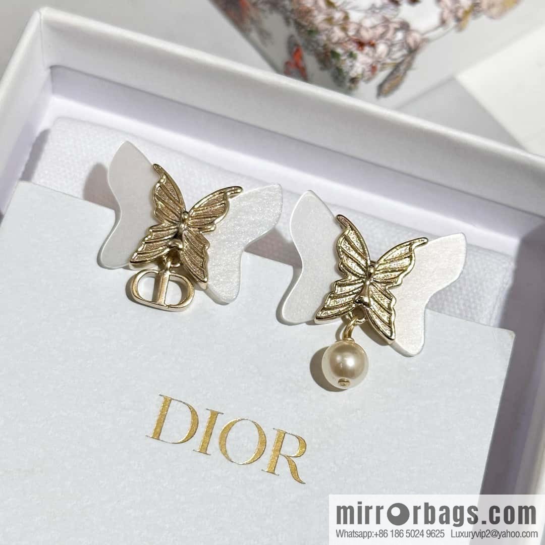 New ☑️ DIOR butterfly pearl stud earrings