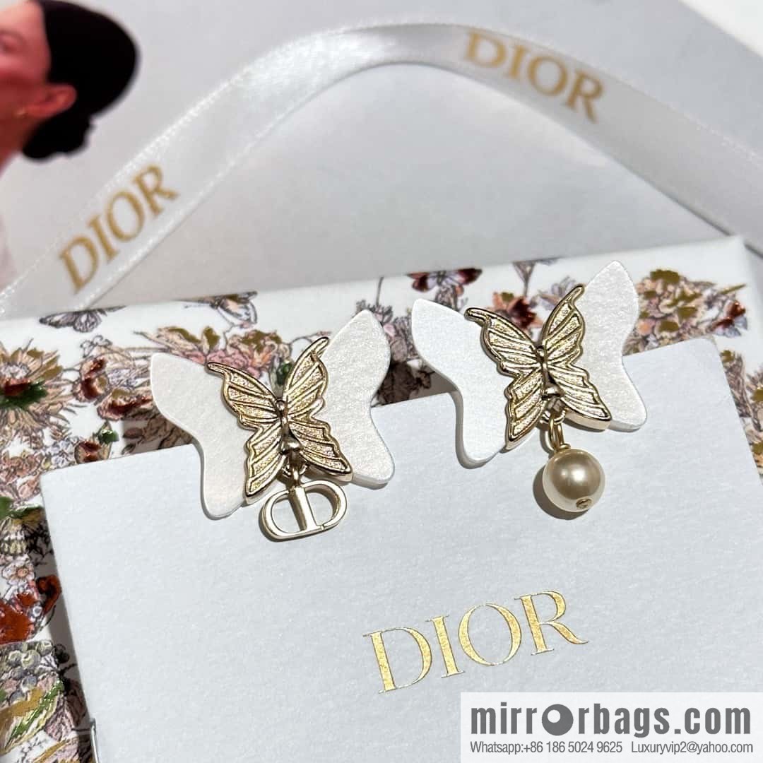 New ☑️ DIOR butterfly pearl stud earrings