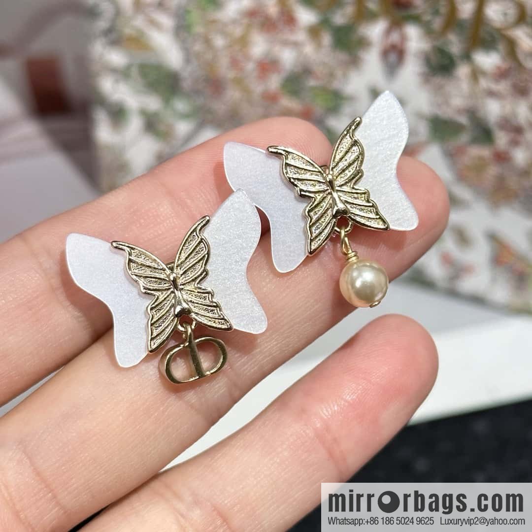 New ☑️ DIOR butterfly pearl stud earrings