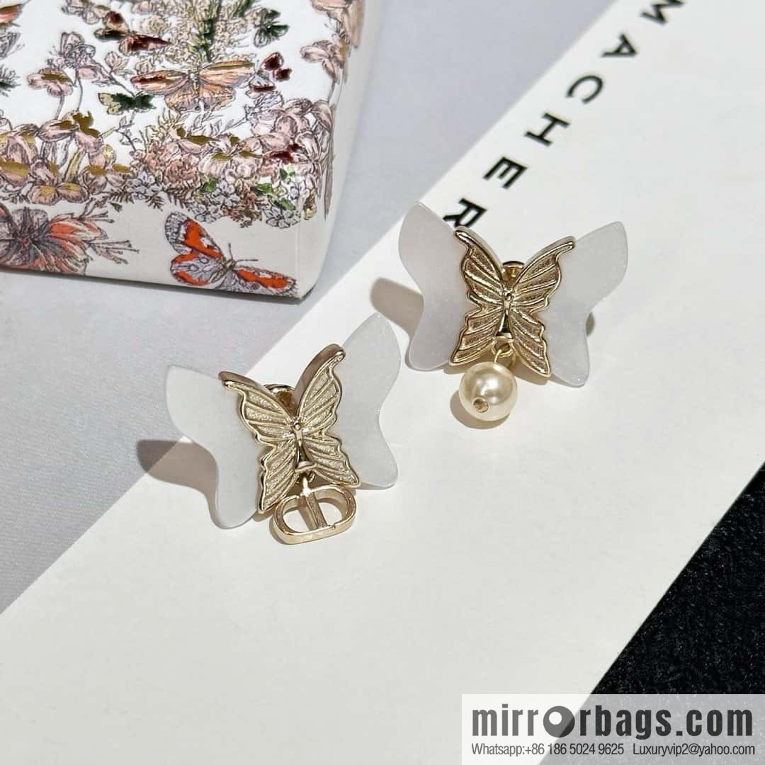 New ☑️ DIOR butterfly pearl stud earrings