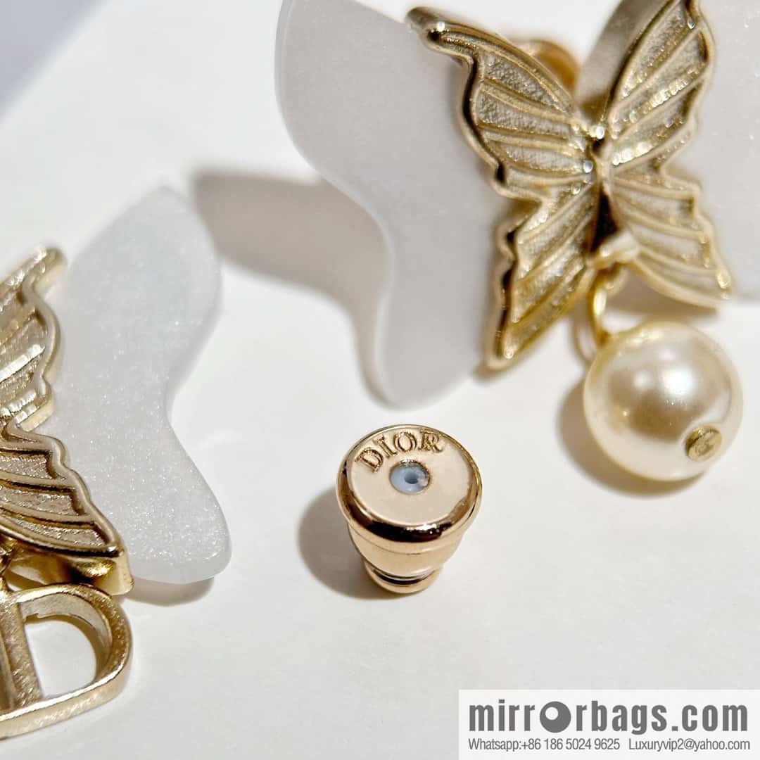 New ☑️ DIOR butterfly pearl stud earrings