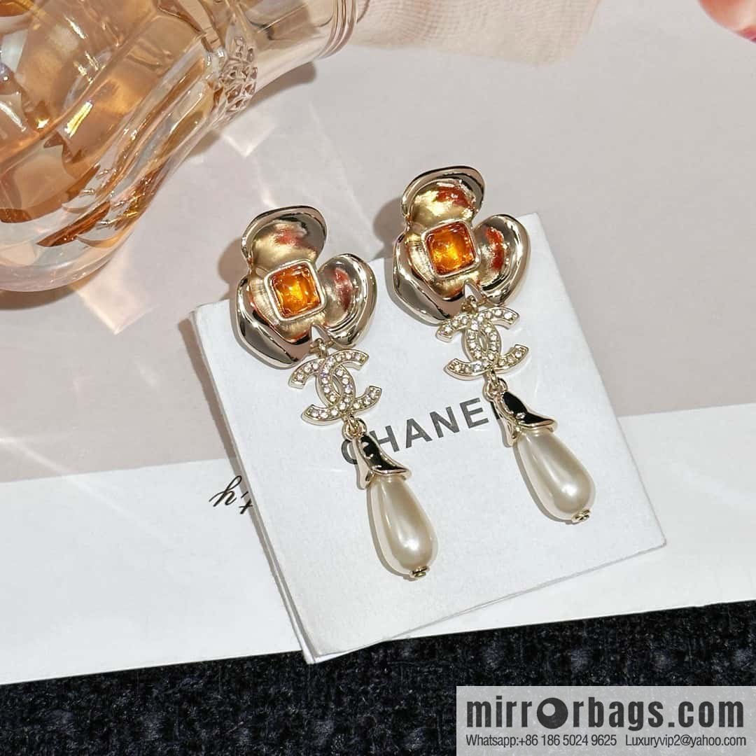 ❗️New ❗️ Chanel stud earrings ☀️ new ☑️ Chanel C3 double c camellia pearl stud earrings ☀️