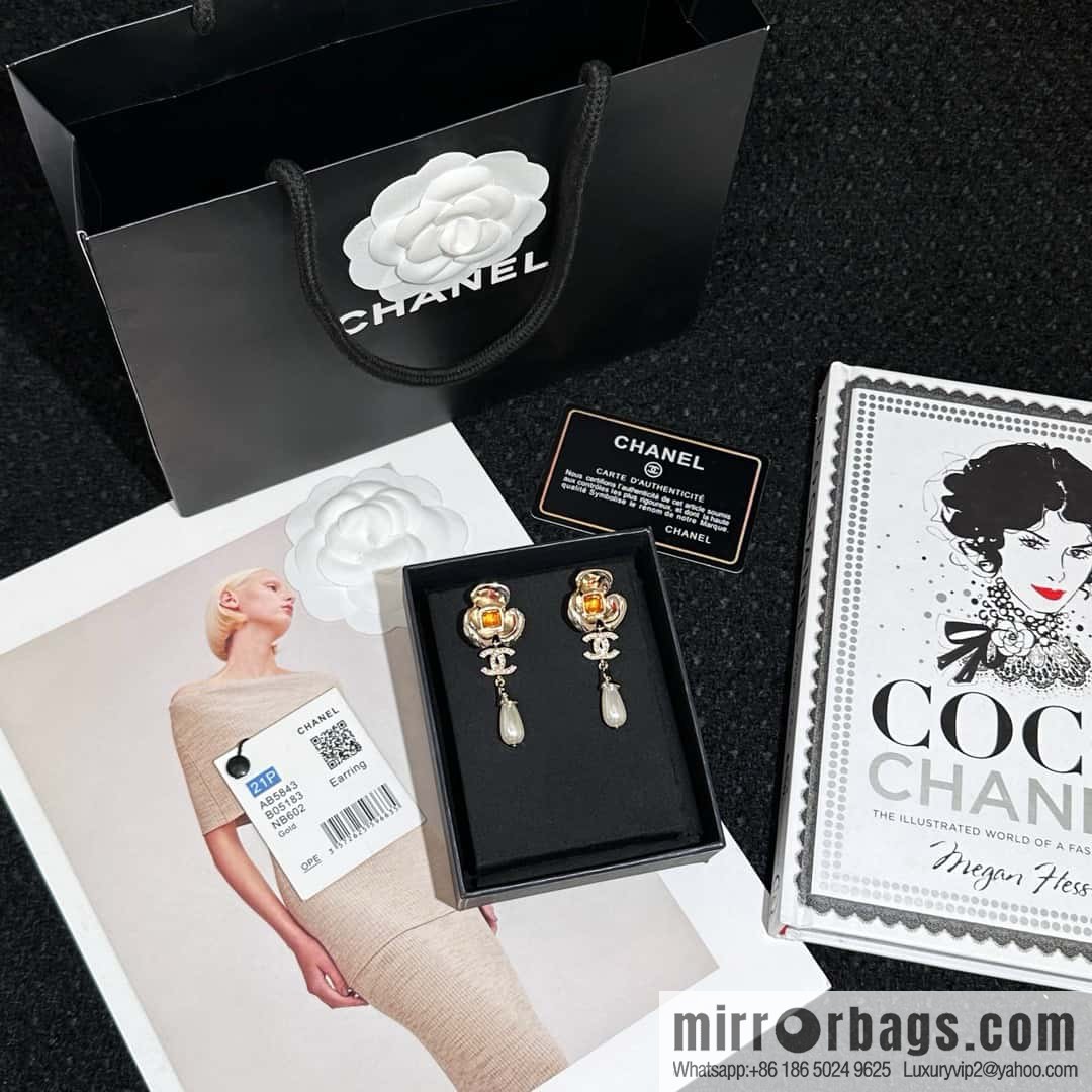 ❗️New ❗️ Chanel stud earrings ☀️ new ☑️ Chanel C3 double c camellia pearl stud earrings ☀️