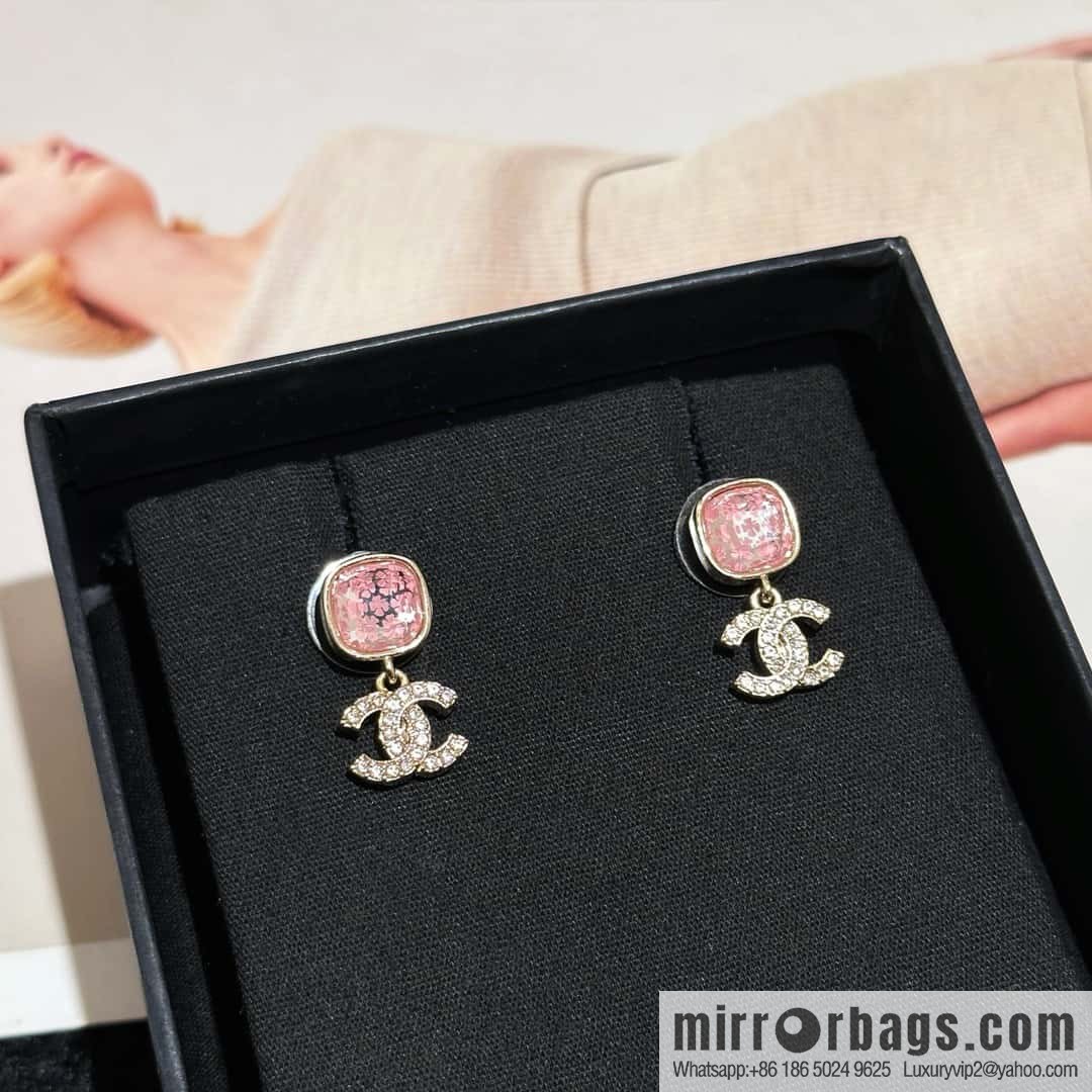 ❗️New ❗️ Chanel stud earrings ☀️ new ☑️ Chanel C2 double c pink four-leaf clover stud earrings ☀️