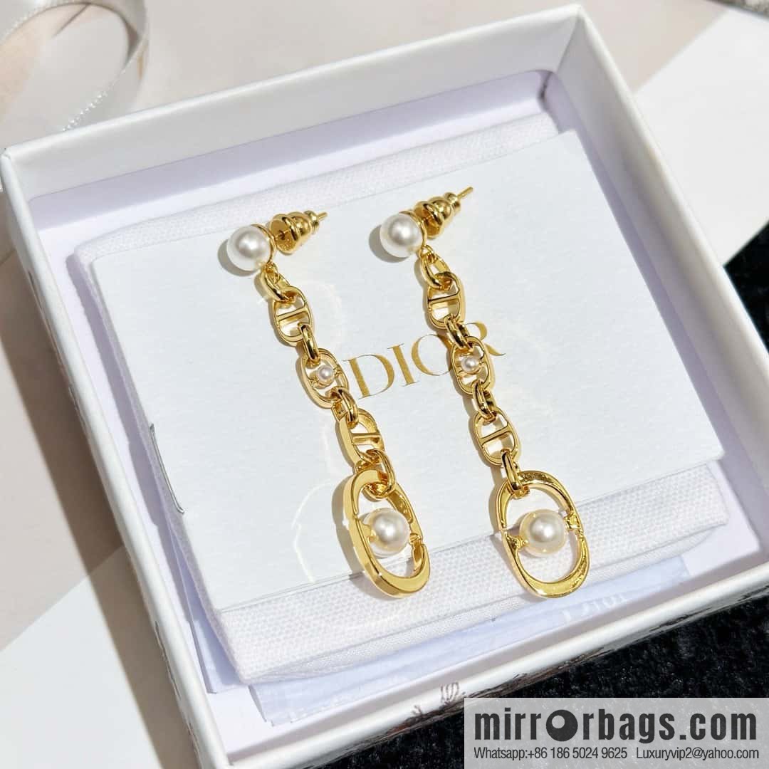 New ☑️ DiorCD pearl stud earrings