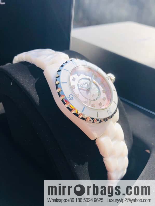 Women's model, official synchronization, and higher quality, the new H5698 brand Chanel series J12 movement type quartz gender women's quartz appearance details table diameter 33 mm