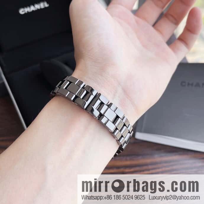 Women's model, official synchronization, and higher quality, the new H5698 brand Chanel series J12 movement type quartz gender women's quartz appearance details table diameter 33 mm