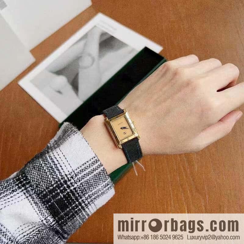 Gucci GUCCI 4200L Medieval Super Fashion Ladies Watch