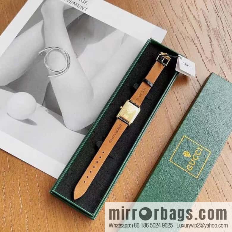 Gucci GUCCI 4200L Medieval Super Fashion Ladies Watch