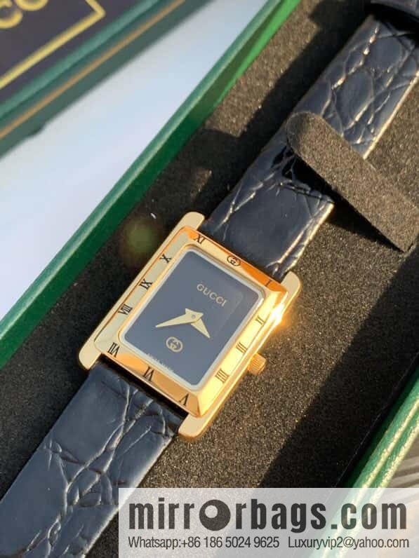 Gucci GUCCI 4200L Medieval Super Fashion Ladies Watch