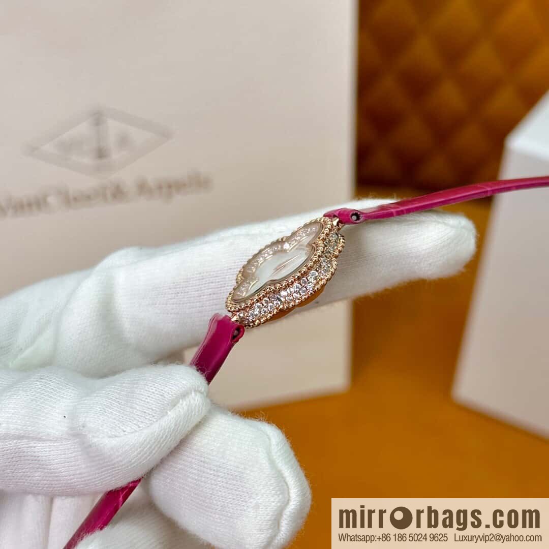 Van Cleef & Arpels ALHAMBRA series, model: VCARO8WSOO original Swiss quartz movement of the same model