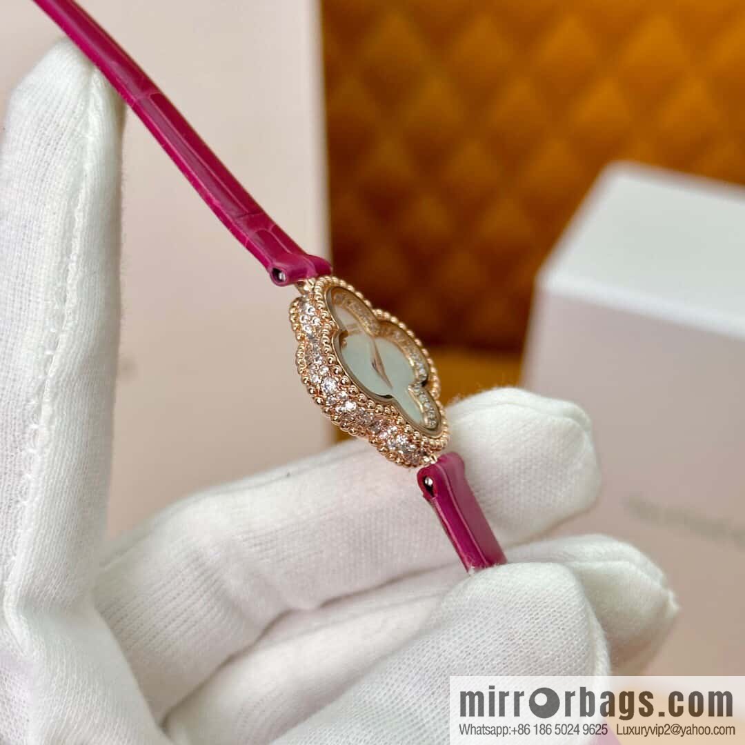 Van Cleef & Arpels ALHAMBRA series, model: VCARO8WSOO original Swiss quartz movement of the same model