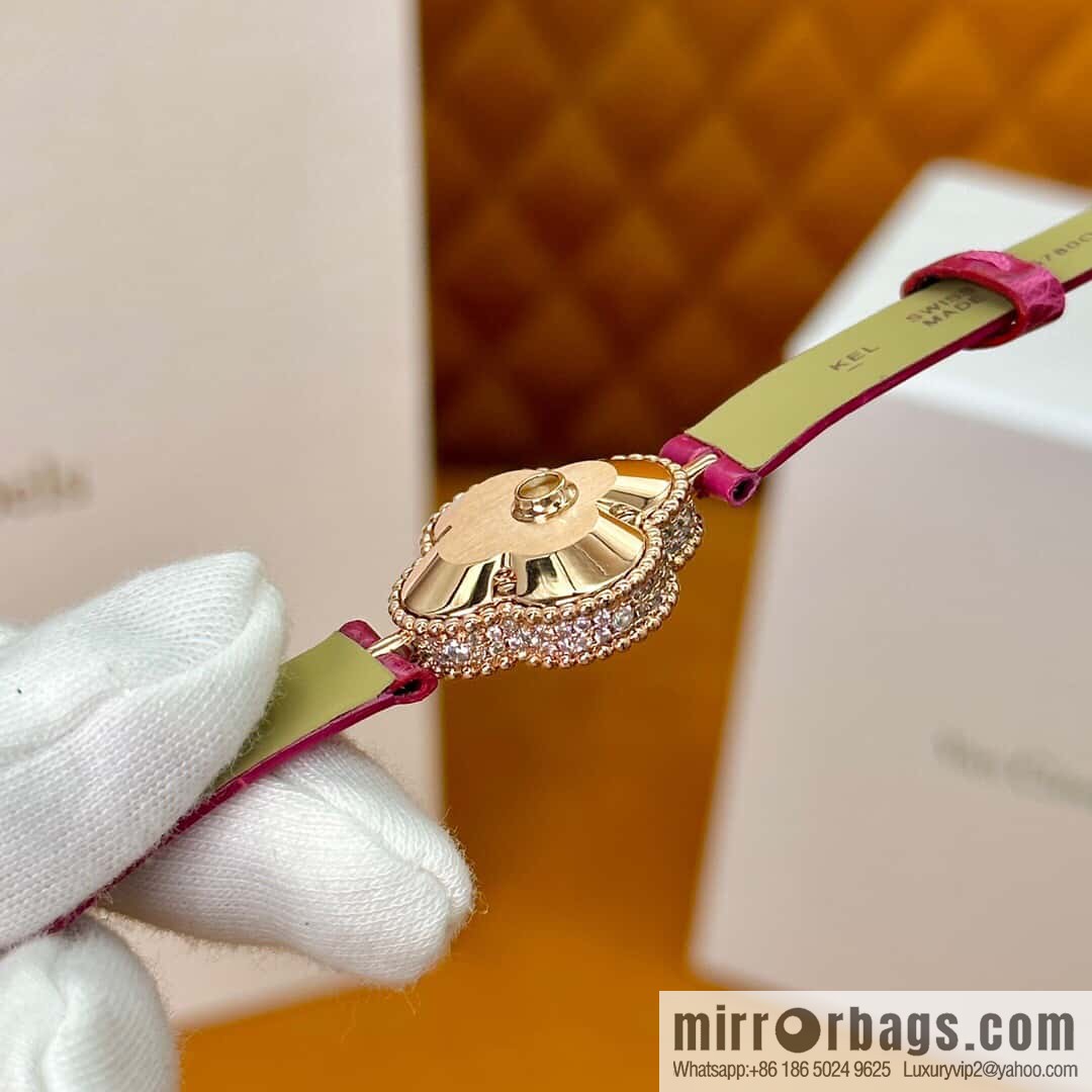 Van Cleef & Arpels ALHAMBRA series, model: VCARO8WSOO original Swiss quartz movement of the same model