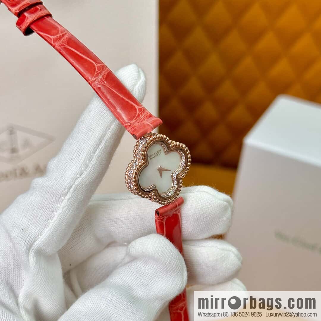 Van Cleef & Arpels ALHAMBRA series, model: VCARO8WSOO original Swiss quartz movement of the same model