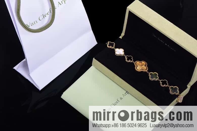 Van Cleef & Arpels -𝐕𝐚𝐧 𝐂𝐥𝐞𝐞𝐟 & 𝐀𝐫𝐩𝐞𝐥𝐬 Alhambra bracelet Swiss quartz watch