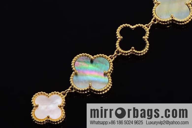 Van Cleef & Arpels -𝐕𝐚𝐧 𝐂𝐥𝐞𝐞𝐟 & 𝐀𝐫𝐩𝐞𝐥𝐬 Alhambra bracelet Swiss quartz watch