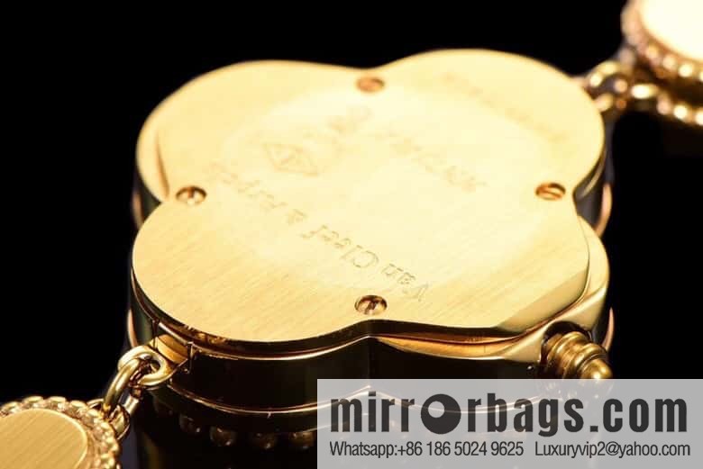 Van Cleef & Arpels -𝐕𝐚𝐧 𝐂𝐥𝐞𝐞𝐟 & 𝐀𝐫𝐩𝐞𝐥𝐬 Alhambra bracelet Swiss quartz watch