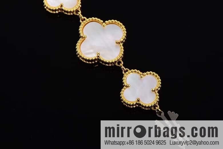 Van Cleef & Arpels -𝐕𝐚𝐧 𝐂𝐥𝐞𝐞𝐟 & 𝐀𝐫𝐩𝐞𝐥𝐬 Alhambra bracelet Swiss quartz watch