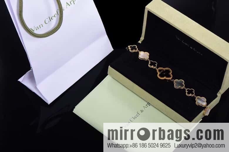 Van Cleef & Arpels -𝐕𝐚𝐧 𝐂𝐥𝐞𝐞𝐟 & 𝐀𝐫𝐩𝐞𝐥𝐬 Alhambra bracelet Swiss quartz watch