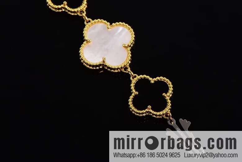 Van Cleef & Arpels -𝐕𝐚𝐧 𝐂𝐥𝐞𝐞𝐟 & 𝐀𝐫𝐩𝐞𝐥𝐬 Alhambra bracelet Swiss quartz watch