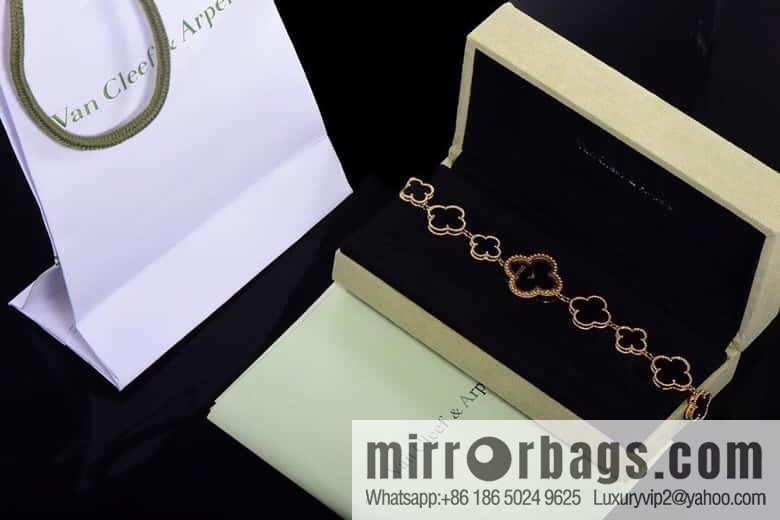 Van Cleef & Arpels -𝐕𝐚𝐧 𝐂𝐥𝐞𝐞𝐟 & 𝐀𝐫𝐩𝐞𝐥𝐬 Alhambra bracelet Swiss quartz watch
