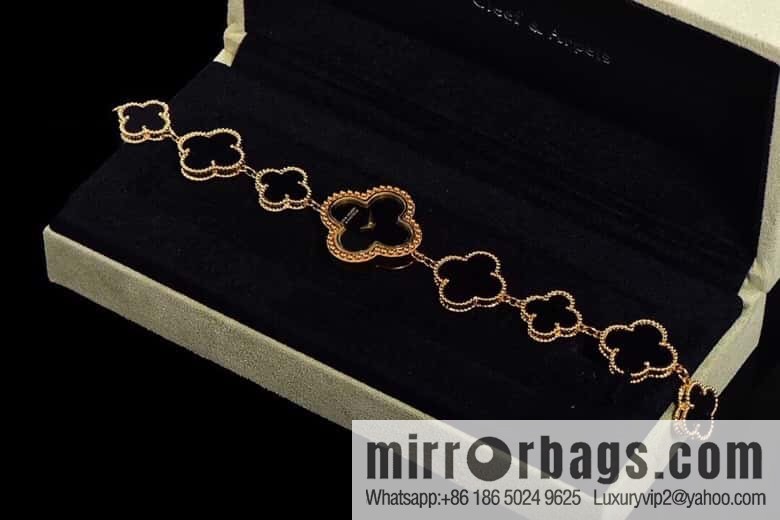 Van Cleef & Arpels -𝐕𝐚𝐧 𝐂𝐥𝐞𝐞𝐟 & 𝐀𝐫𝐩𝐞𝐥𝐬 Alhambra bracelet Swiss quartz watch