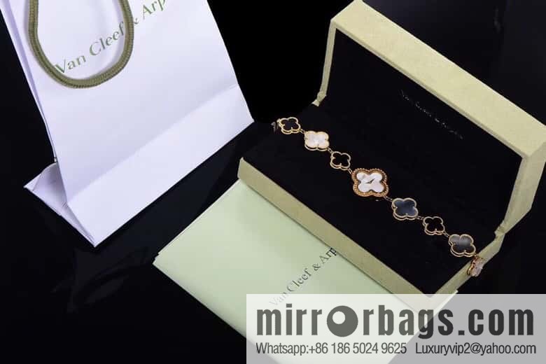 Van Cleef & Arpels -𝐕𝐚𝐧 𝐂𝐥𝐞𝐞𝐟 & 𝐀𝐫𝐩𝐞𝐥𝐬 Alhambra bracelet Swiss quartz watch