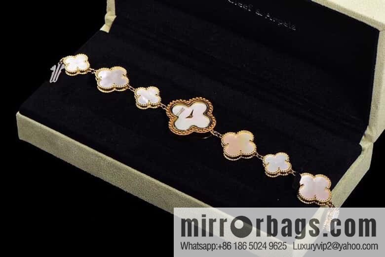 Van Cleef & Arpels -𝐕𝐚𝐧 𝐂𝐥𝐞𝐞𝐟 & 𝐀𝐫𝐩𝐞𝐥𝐬 Alhambra bracelet Swiss quartz watch