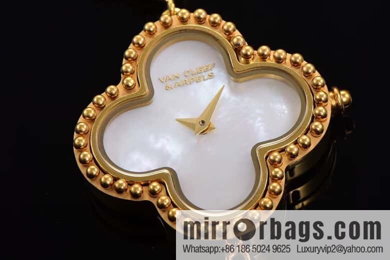 Van Cleef & Arpels -𝐕𝐚𝐧 𝐂𝐥𝐞𝐞𝐟 & 𝐀𝐫𝐩𝐞𝐥𝐬 Alhambra bracelet Swiss quartz watch
