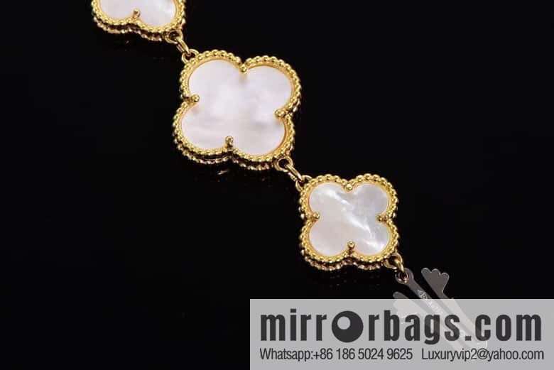 Van Cleef & Arpels -𝐕𝐚𝐧 𝐂𝐥𝐞𝐞𝐟 & 𝐀𝐫𝐩𝐞𝐥𝐬 Alhambra bracelet Swiss quartz watch