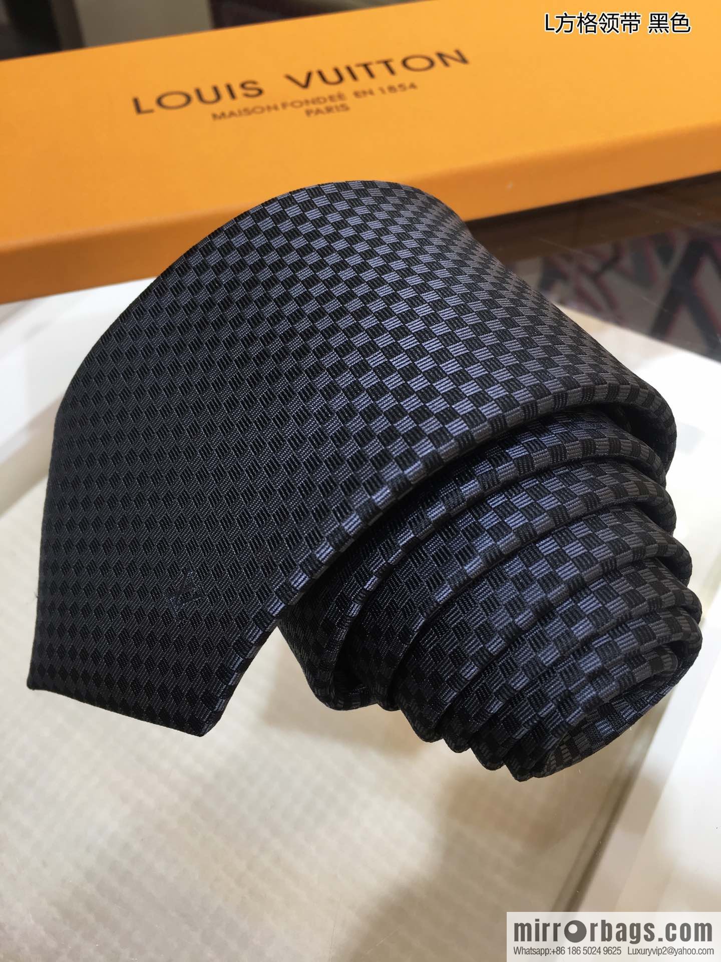 LV Louis Vuitton 100% Top Jacquard Silk L Checked Tie