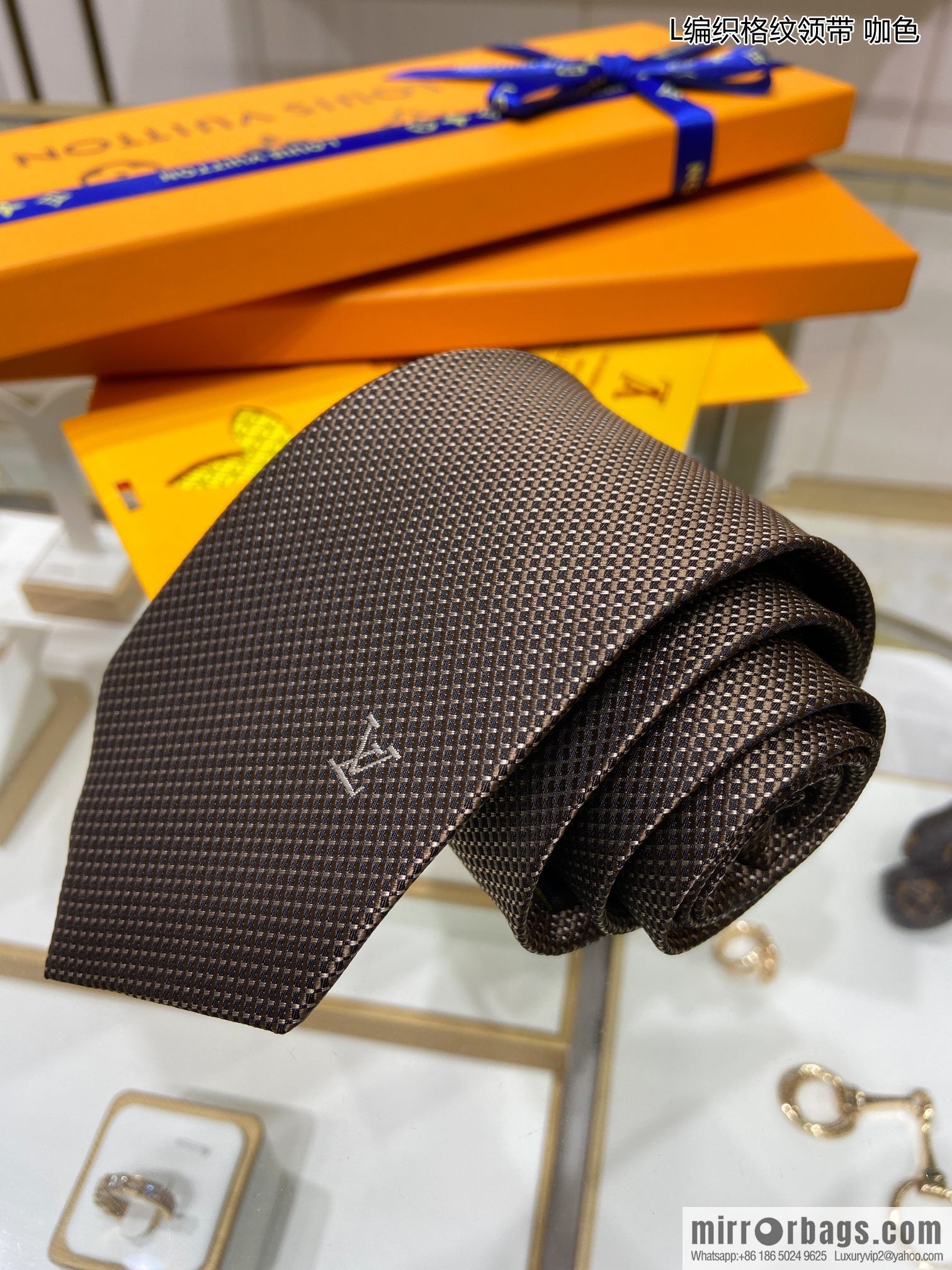 LV Louis Vuitton 100% Top Jacquard Silk Woven Checkered Tie