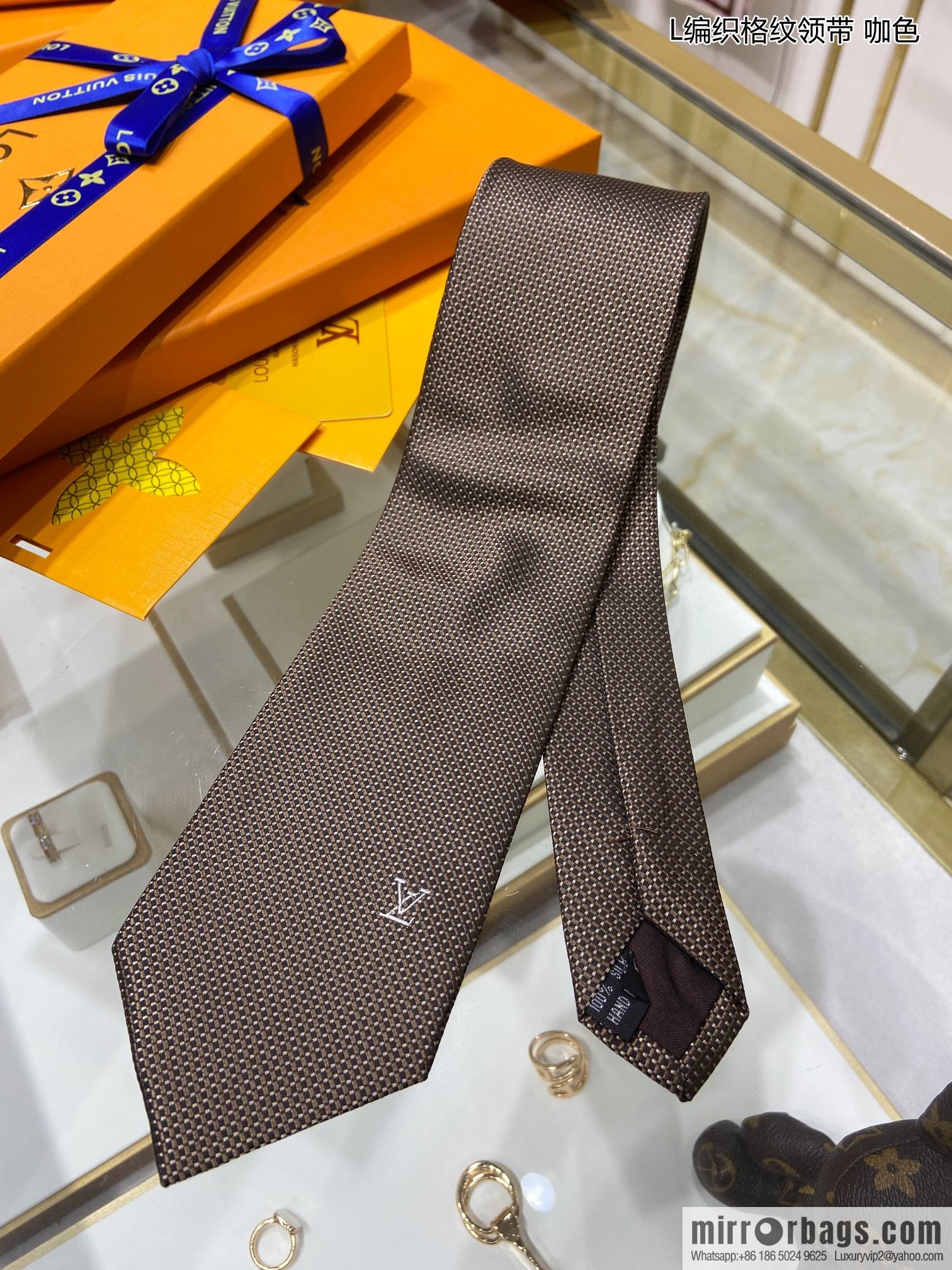 LV Louis Vuitton 100% Top Jacquard Silk Woven Checkered Tie