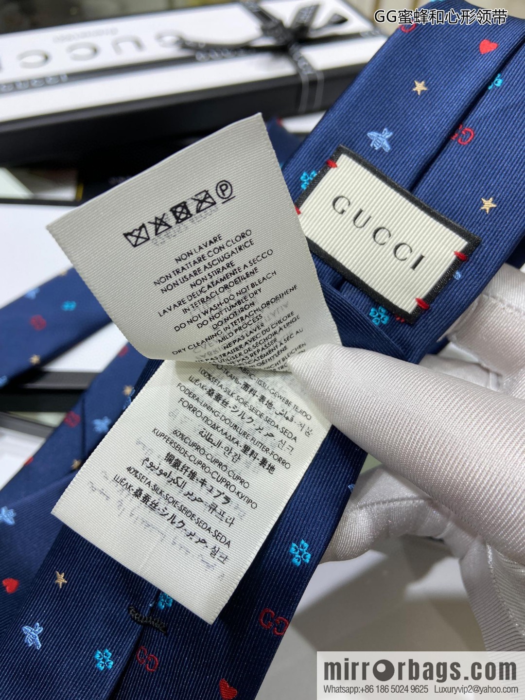 GUCCI Gucci 100% Top Jacquard Silk GG Bee and Heart Tie