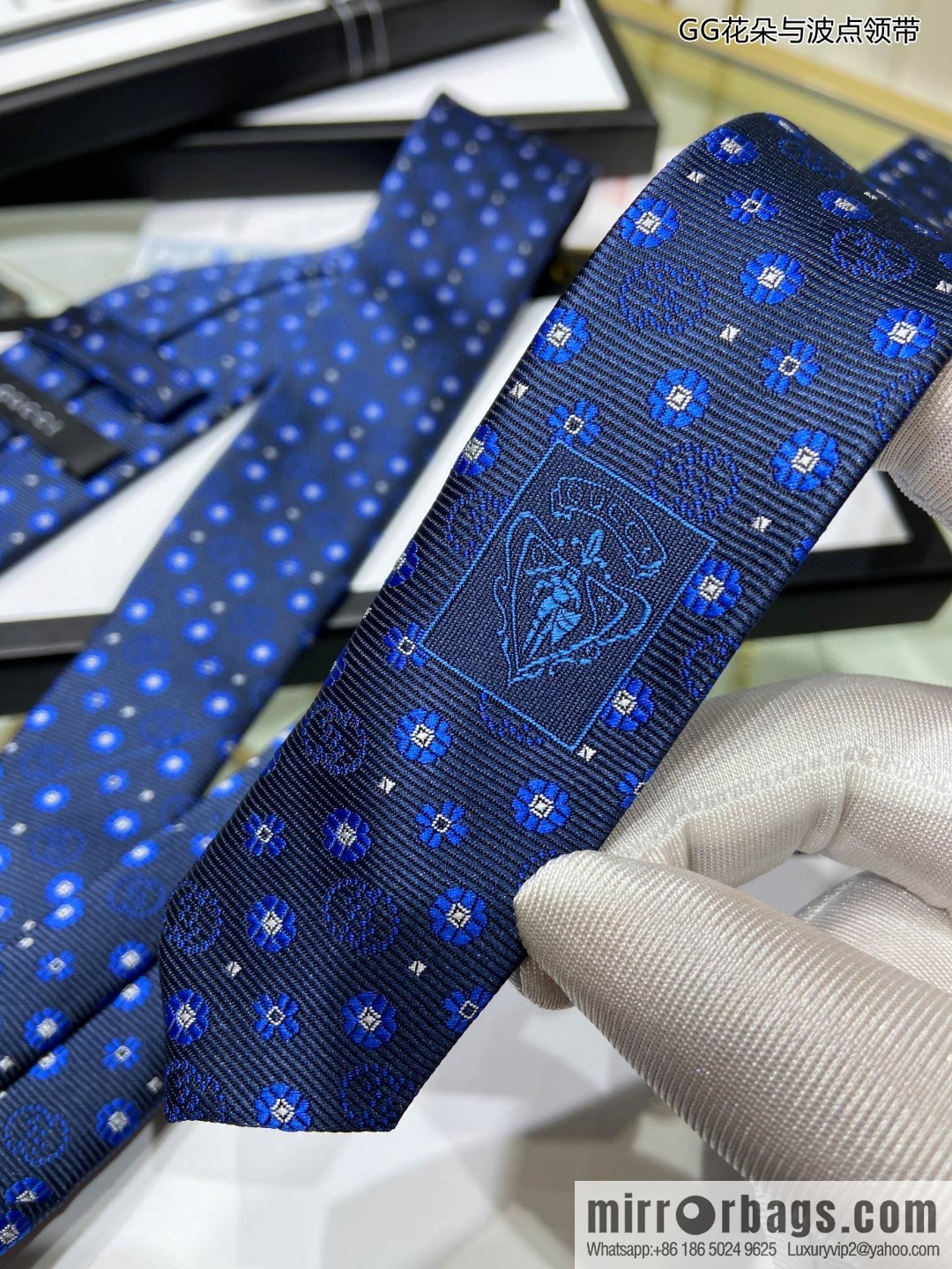 GUCCI Gucci 100% Top Jacquard Silk GG Flowers with Polka Dot Tie