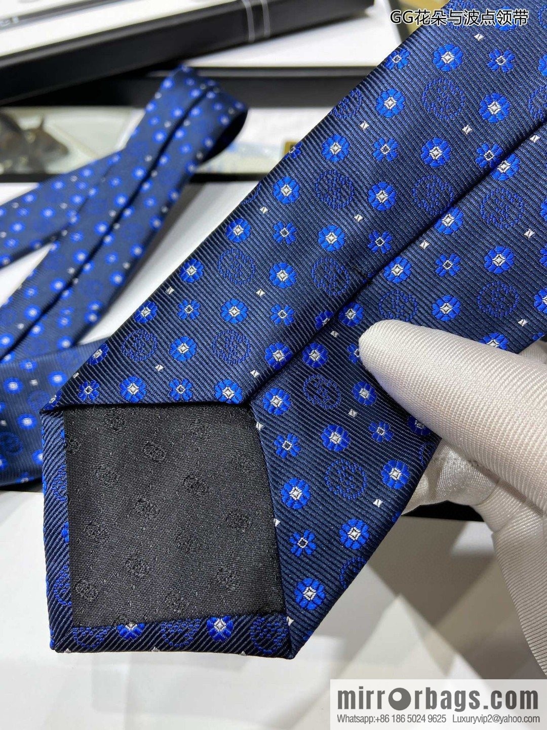 GUCCI Gucci 100% Top Jacquard Silk GG Flowers with Polka Dot Tie
