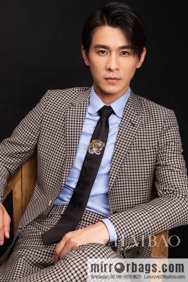 GUCCI Gucci 100% Top Jacquard Silk Tiger Tie